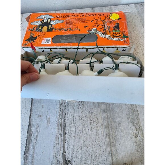 Vintage AS IS skeleton blow mold skull string light Halloween decorative skull d - Picture 4 of 5